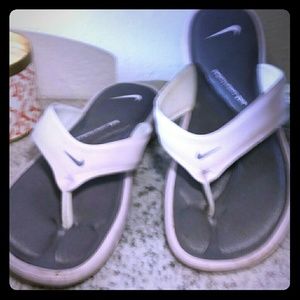 Size 7 White Nike Comfort Footbed Flip Flops